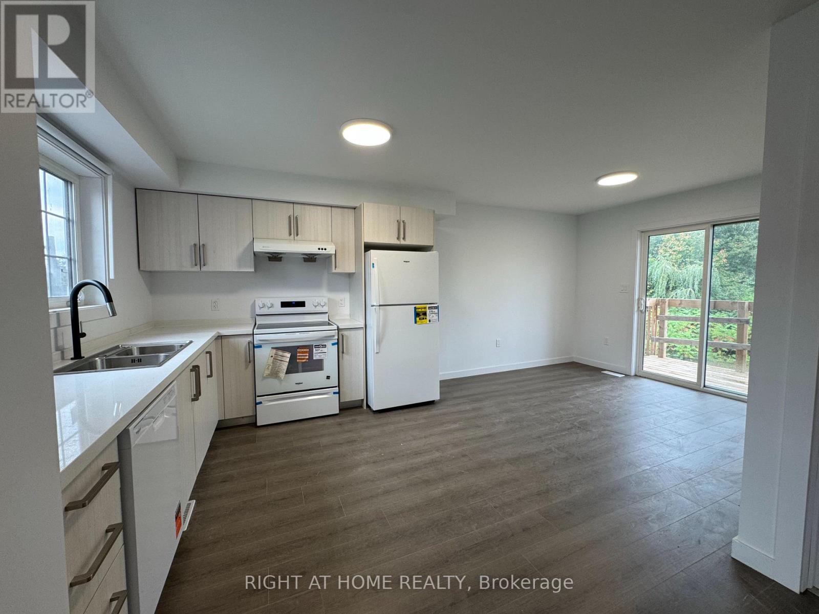 (main) - 107 Highriver Trail Property Photo 6