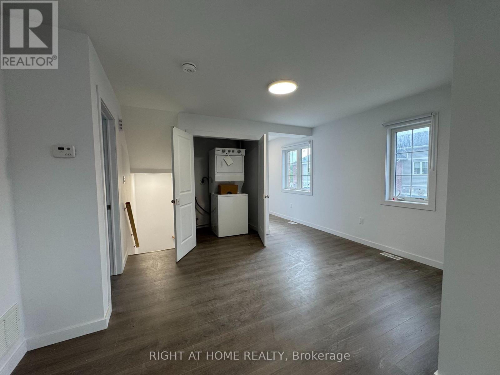 (main) - 107 Highriver Trail Property Photo 8