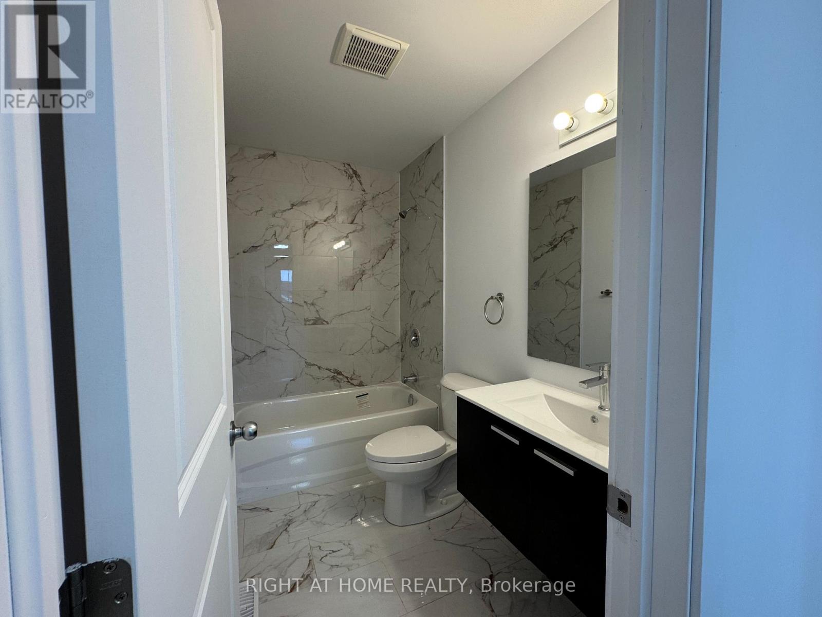(main) - 107 Highriver Trail Property Photo 13