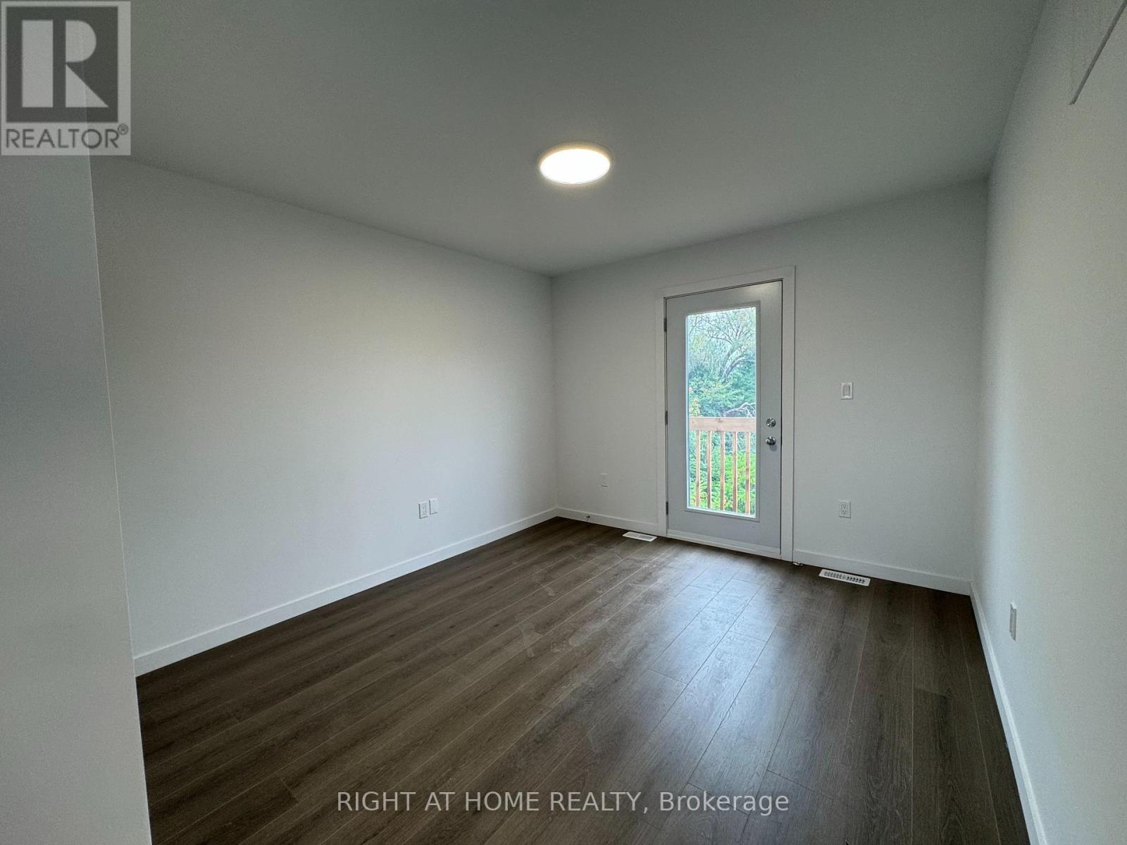(main) - 107 Highriver Trail Property Photo 15