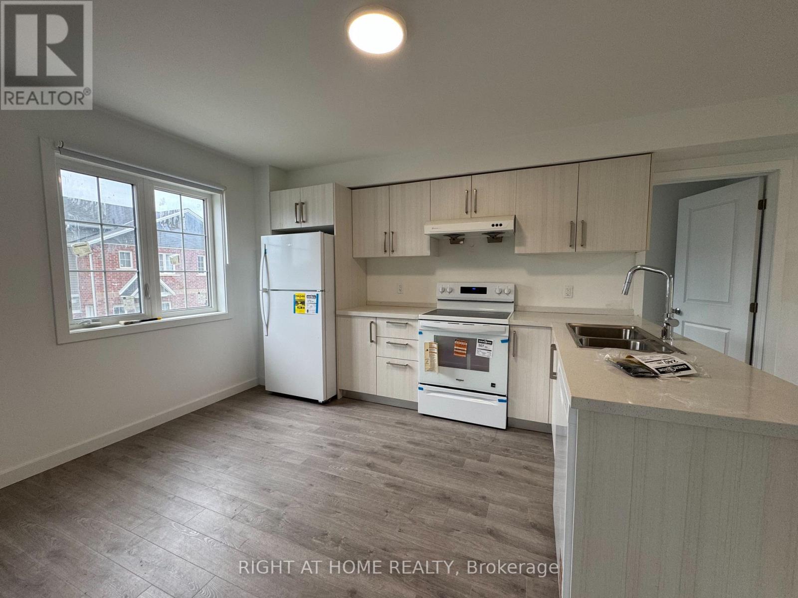 (main) - 99 Highriver Trail Property Photo 6