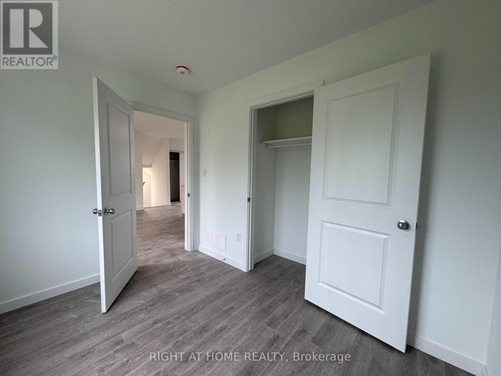 (main) - 99 Highriver Trail Property Photo 10
