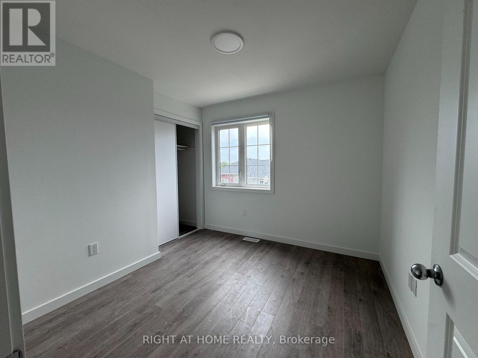 (main) - 99 Highriver Trail Property Photo 11