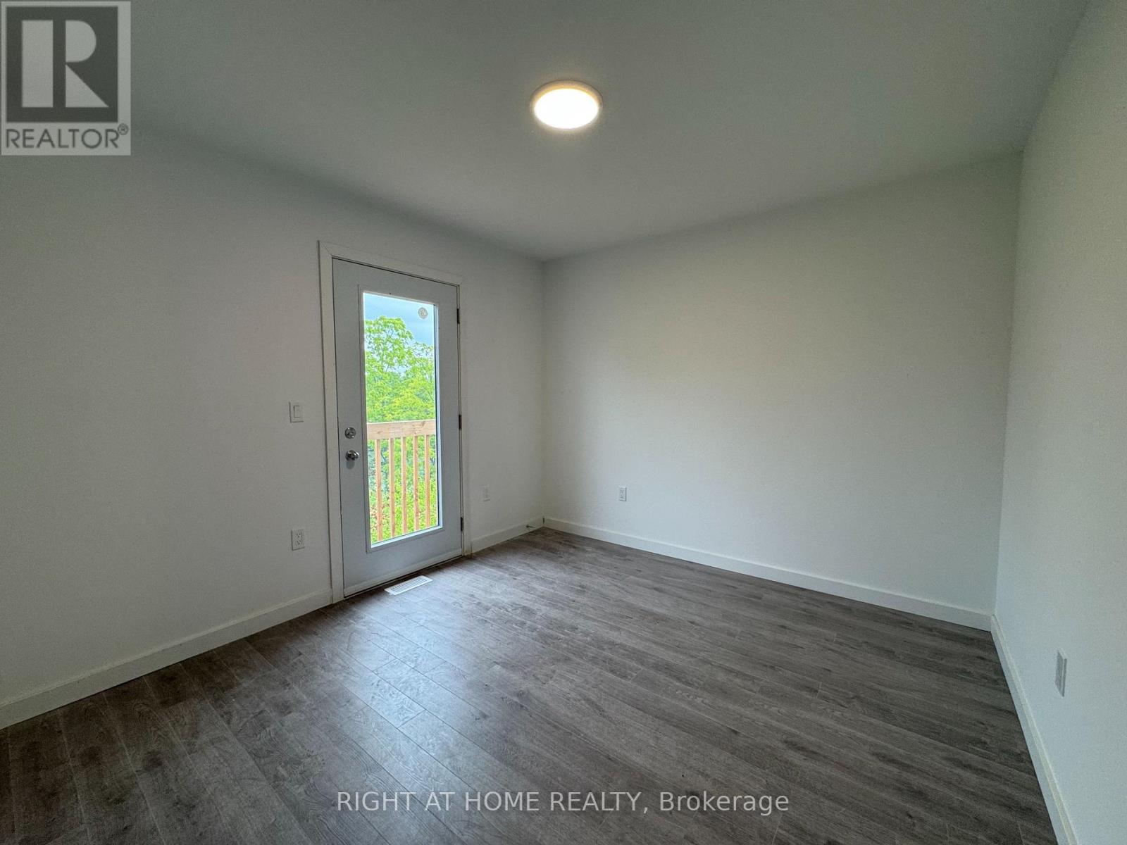 (main) - 99 Highriver Trail Property Photo 15