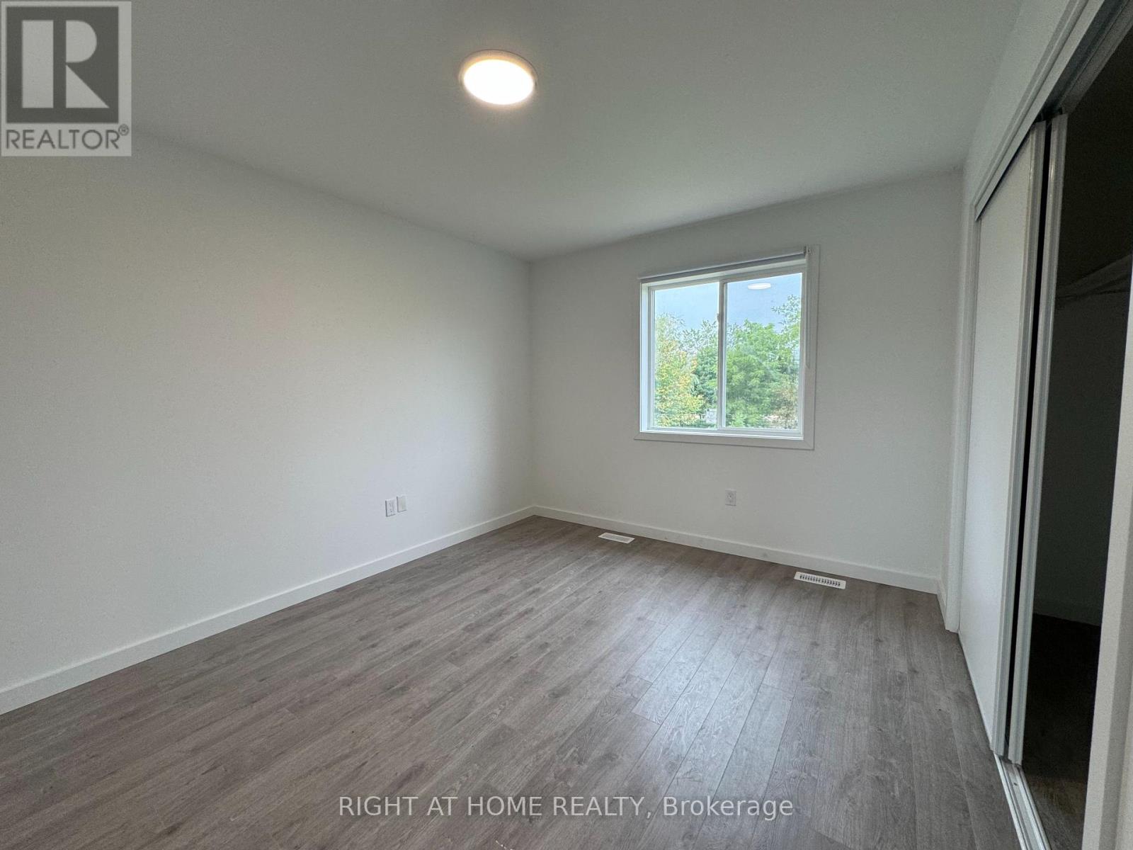 (main) - 99 Highriver Trail Property Photo 17