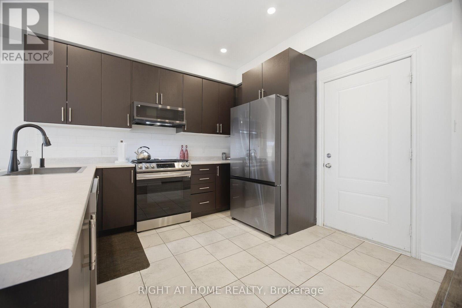 165 Berkshire Drive Property Photo 11