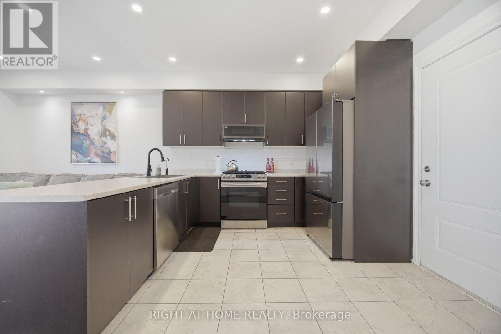 165 Berkshire Drive Property Photo 13