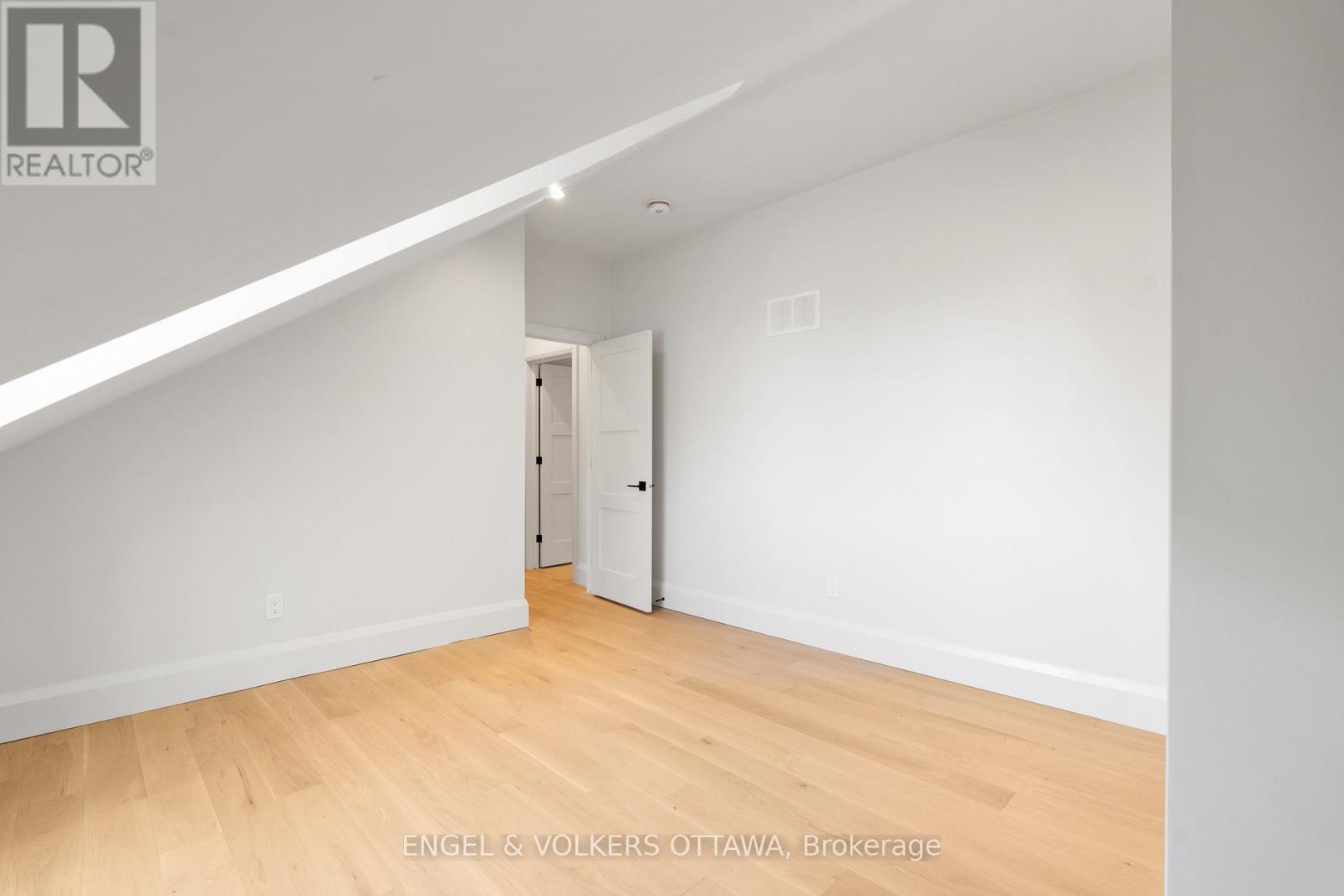 35 Mackay Street Property Photo 33