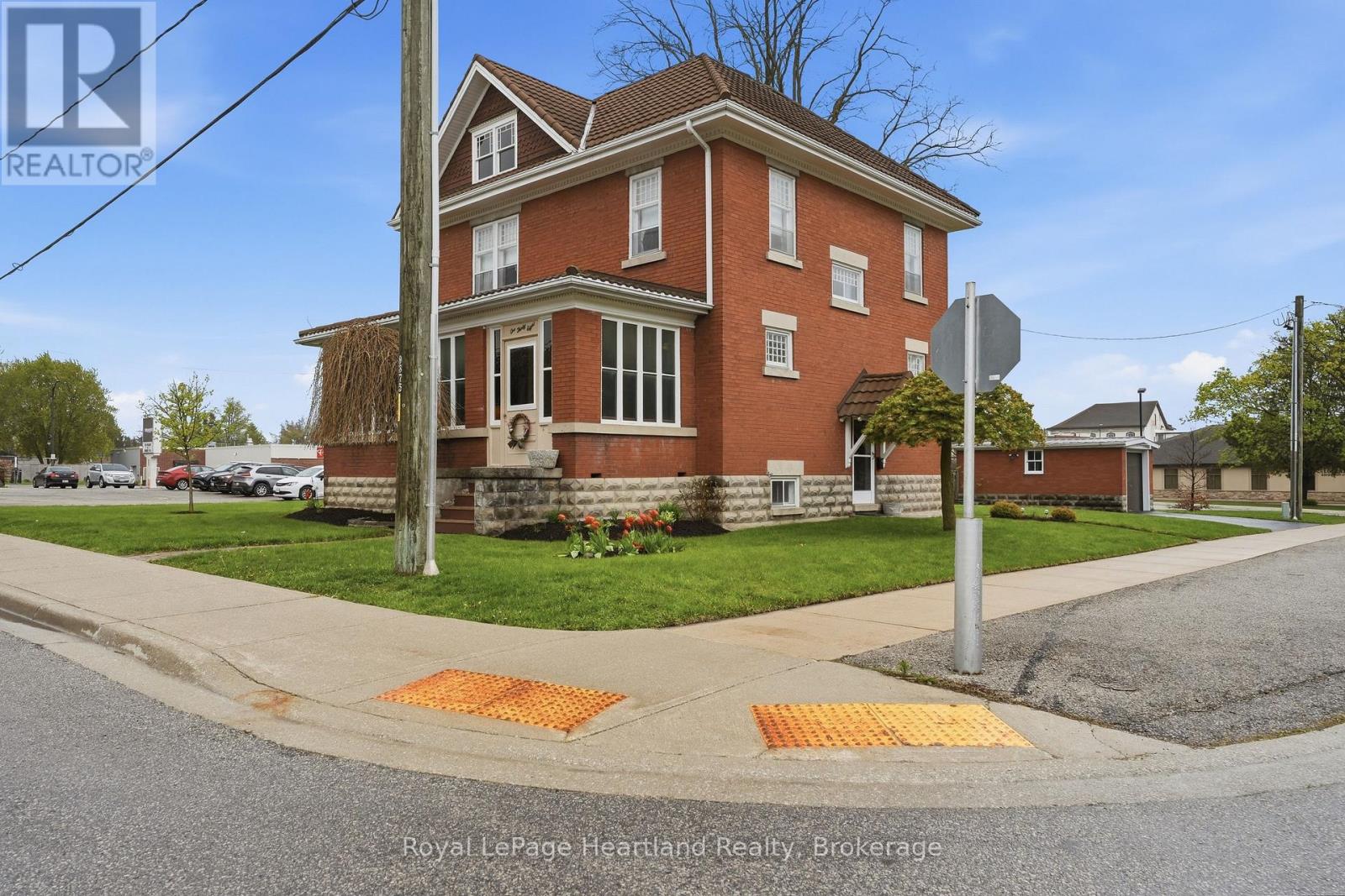 138 St. David Street Property Photo 2