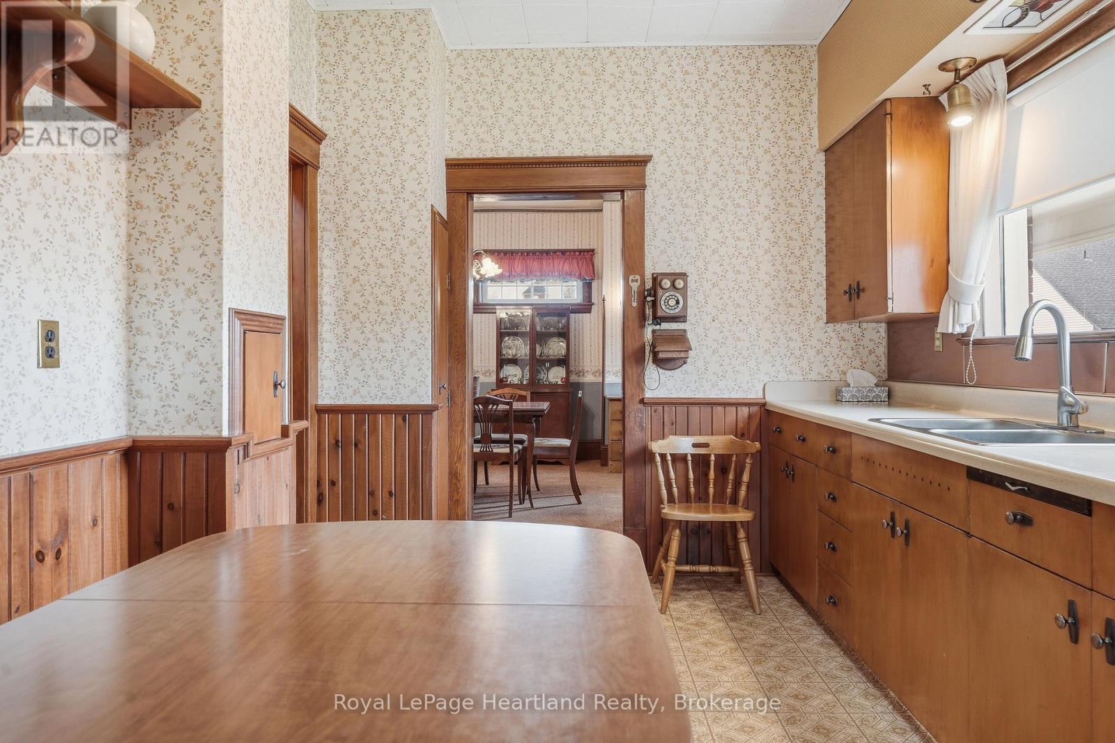138 St. David Street Property Photo 4