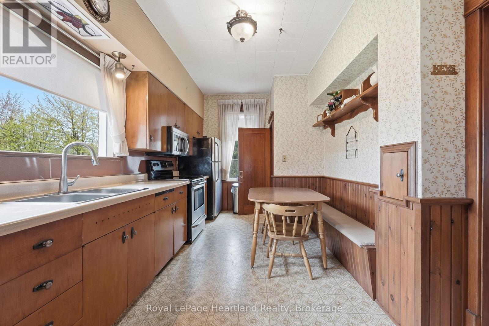 138 St. David Street Property Photo 6