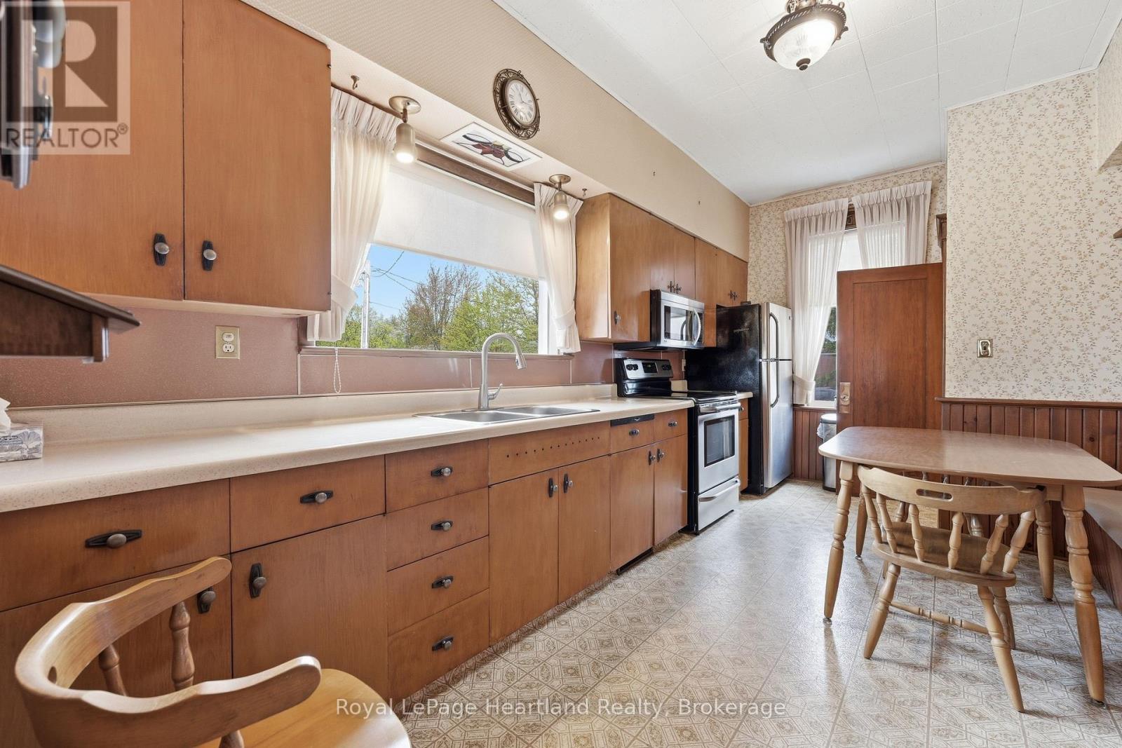 138 St. David Street Property Photo 7