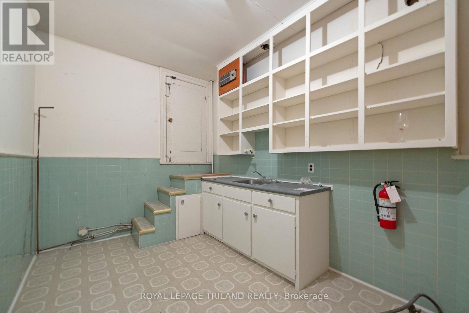 575 Talbot Street Property Photo 28