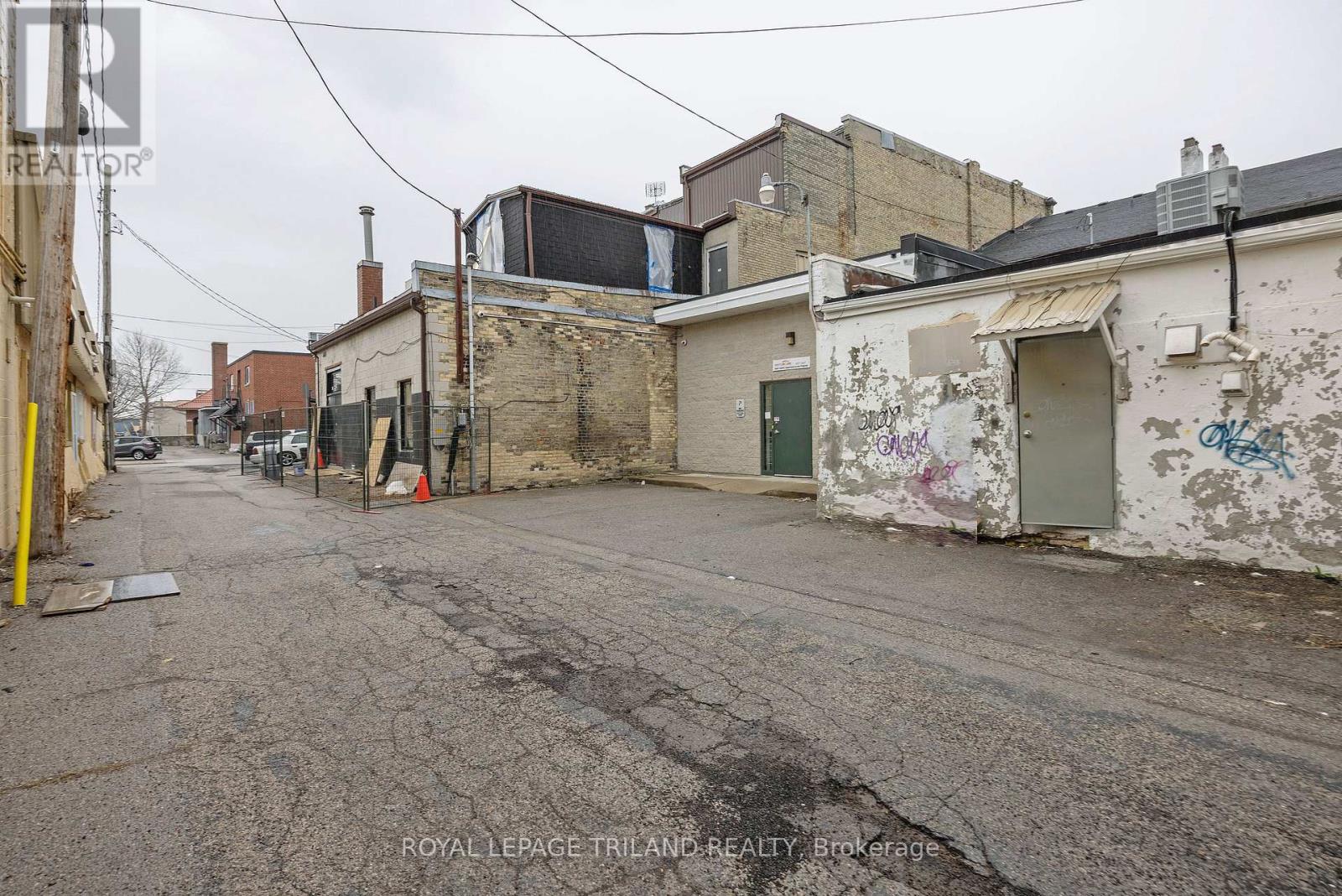 575 Talbot Street Property Photo 33