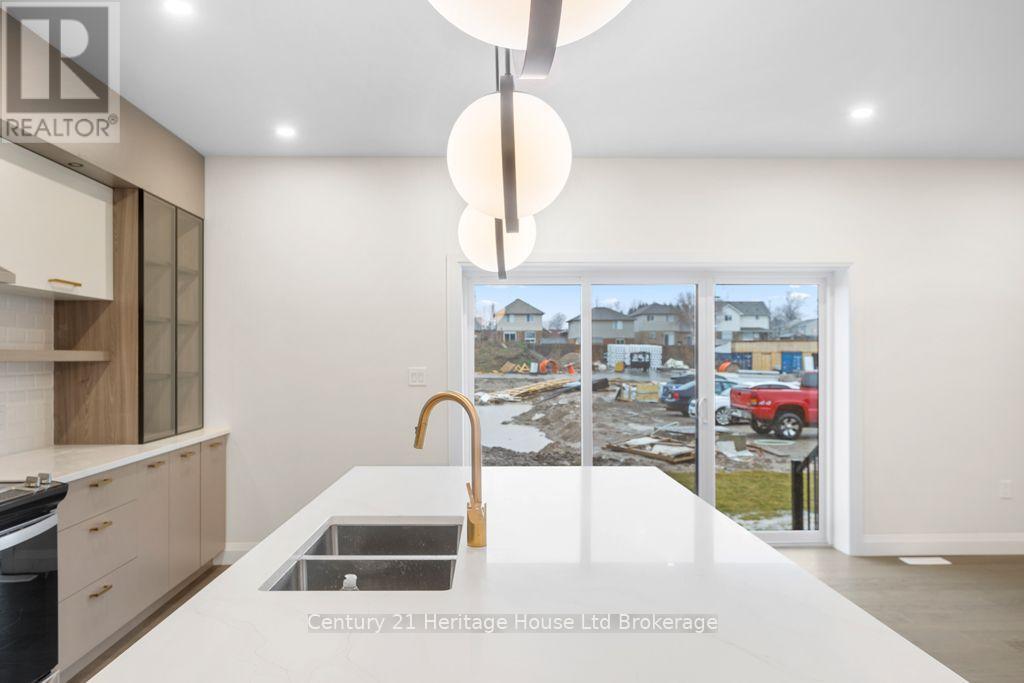 704 - 361 Quarter Town Line Property Photo 11