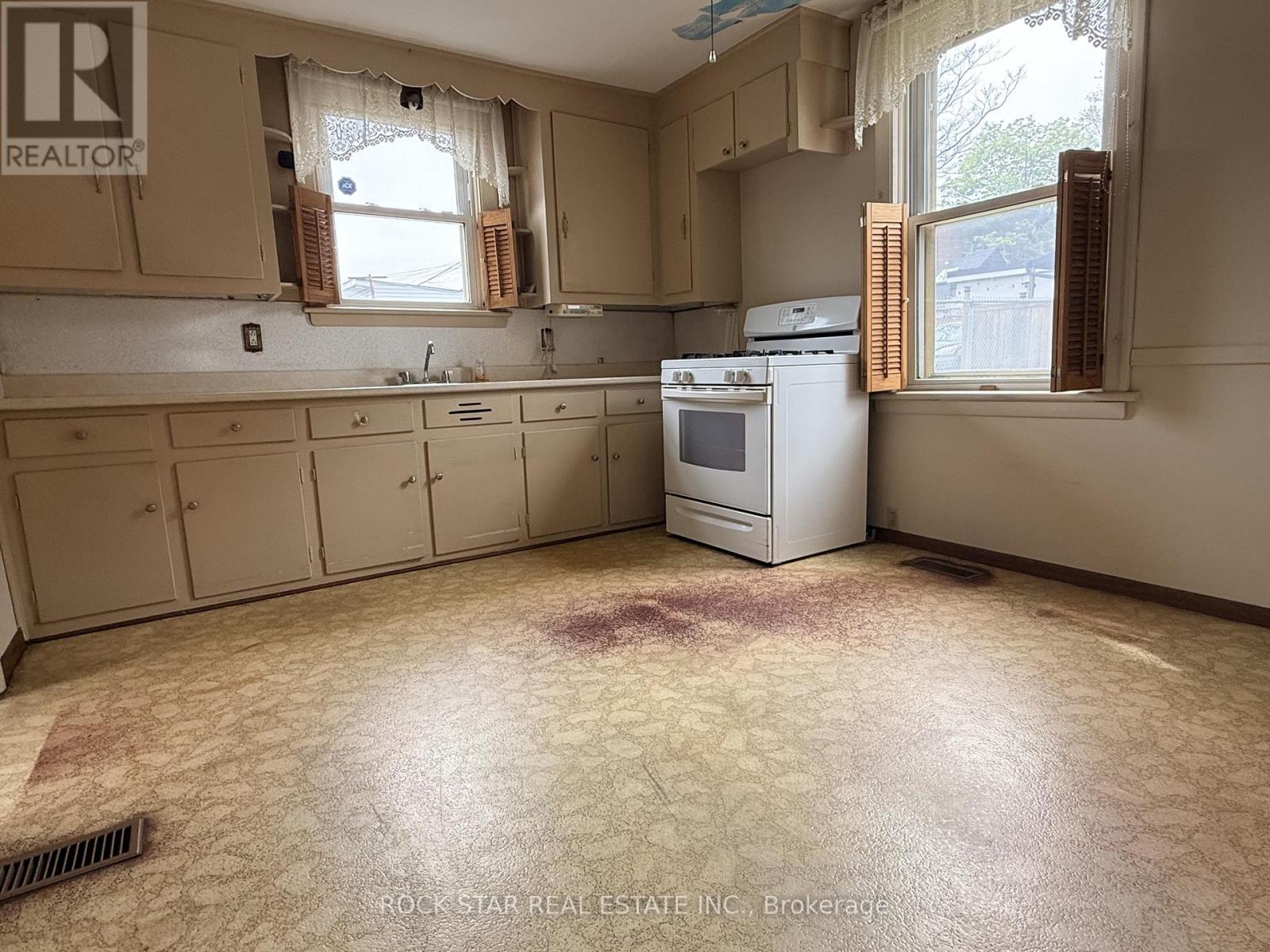 358 Barton Street E Property Photo 15