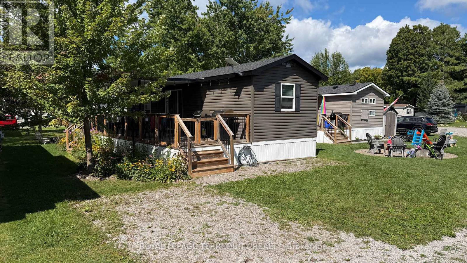 319 Rockview Property Photo 3