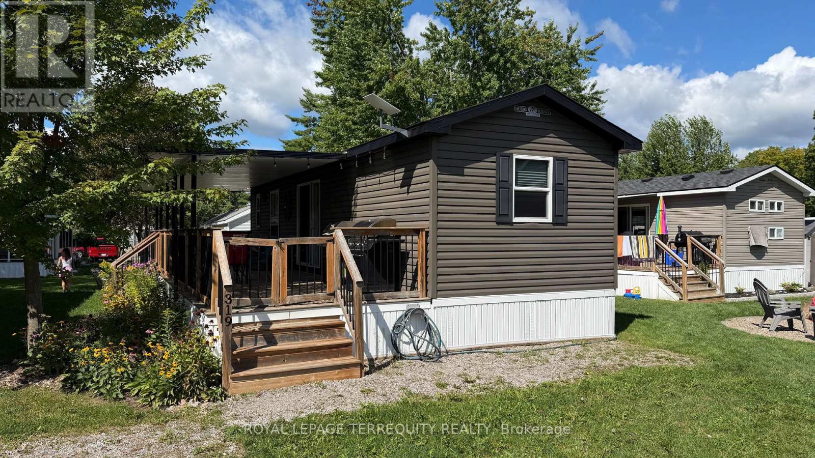 319 Rockview Property Photo 4