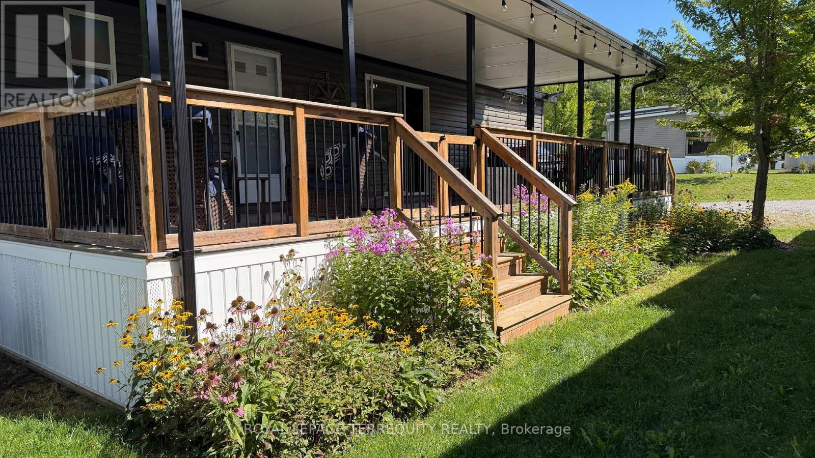 319 Rockview Property Photo 5