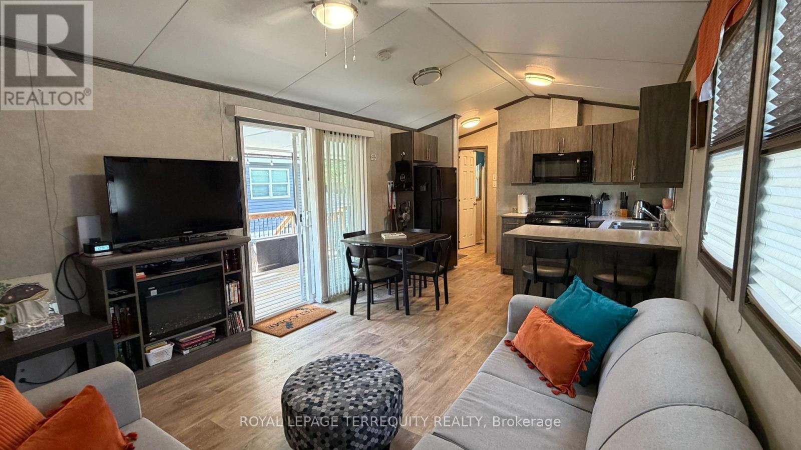 319 Rockview Property Photo 10
