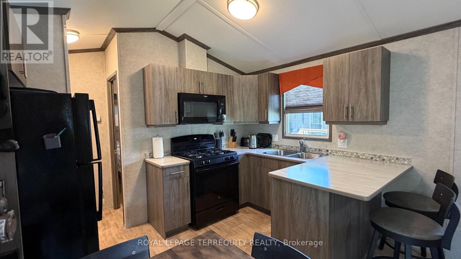 319 Rockview Property Photo 14