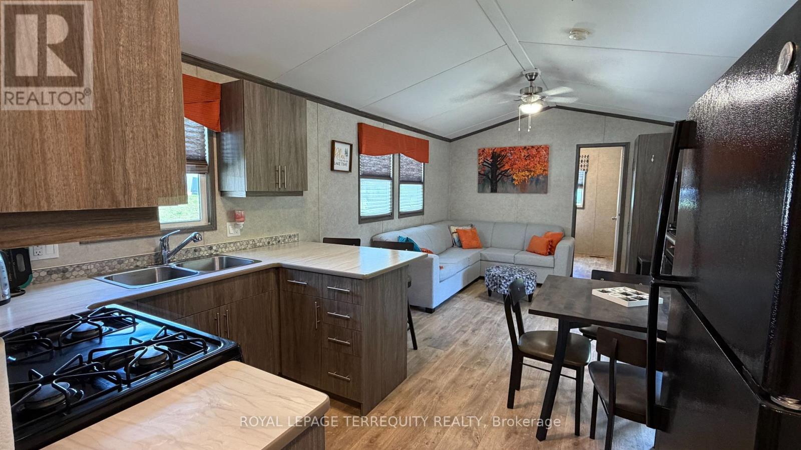 319 Rockview Property Photo 15