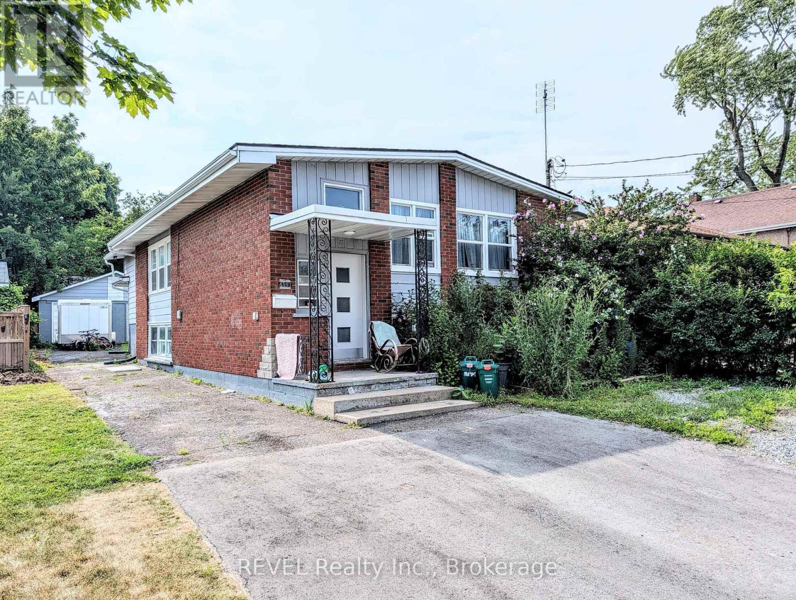 4591 Homewood Avenue Property Photo 2