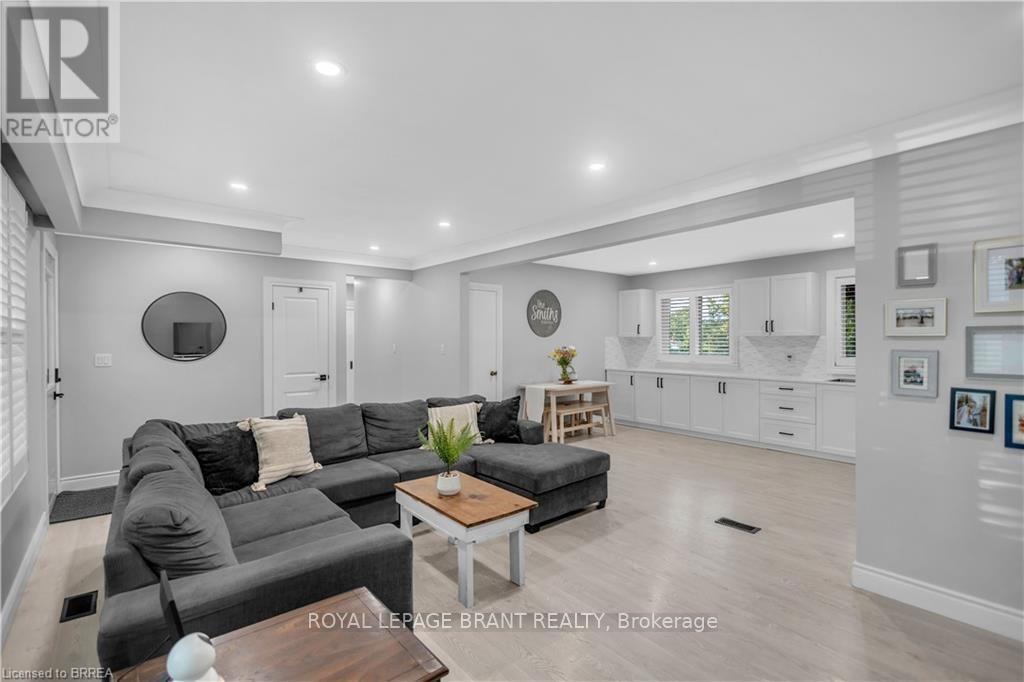 18 Kingsmount Crescent Property Photo 11
