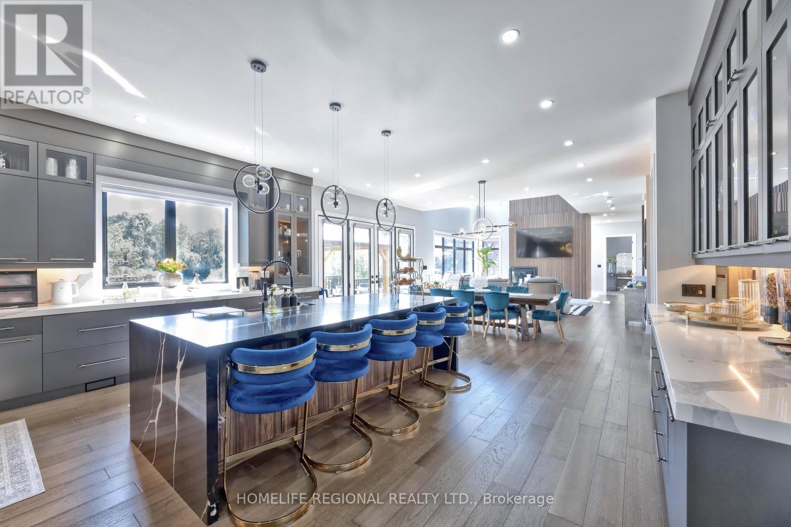5329 First Line Property Photo 12