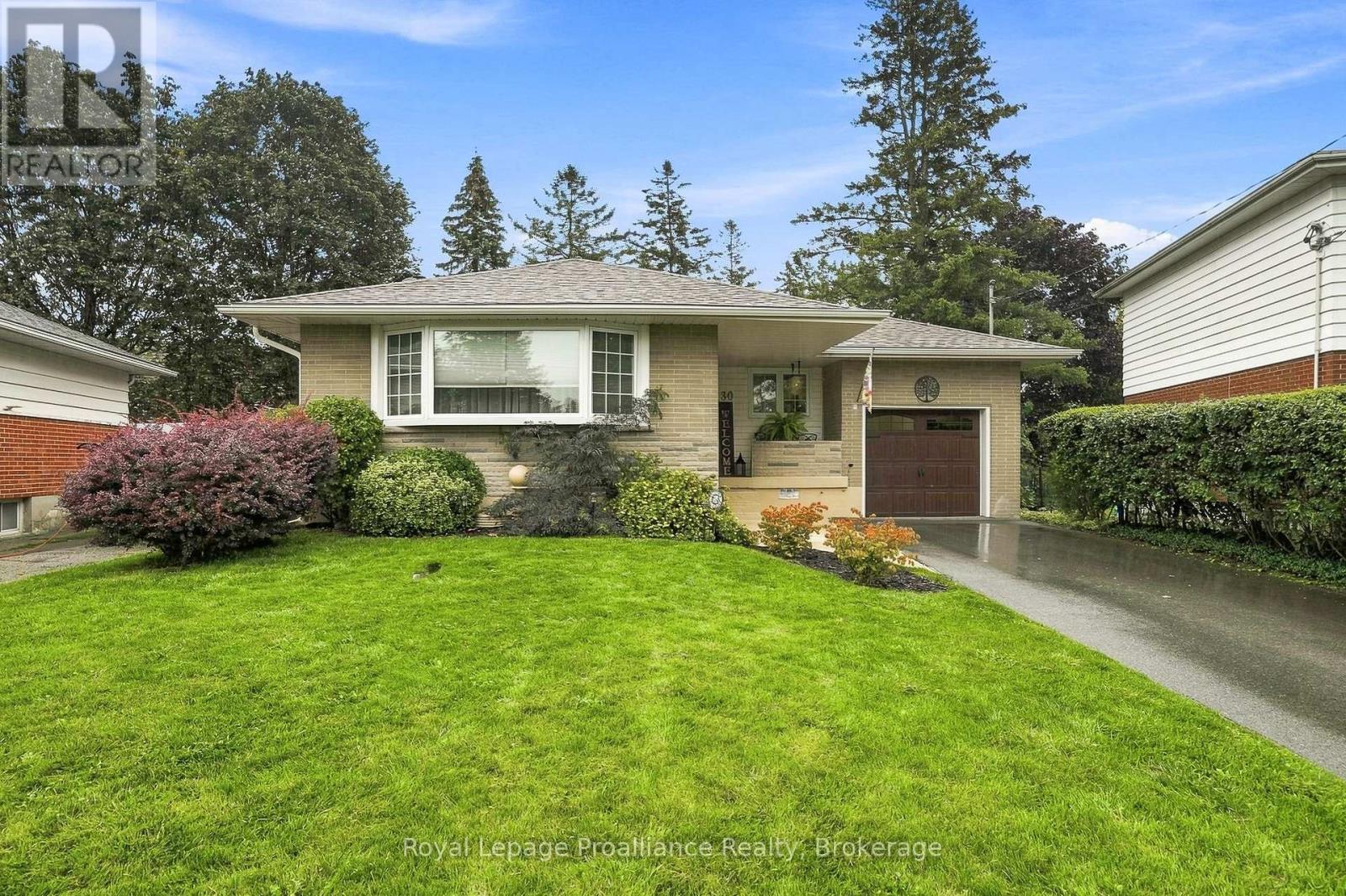 130 HASTINGS DRIVE Property Photo 1