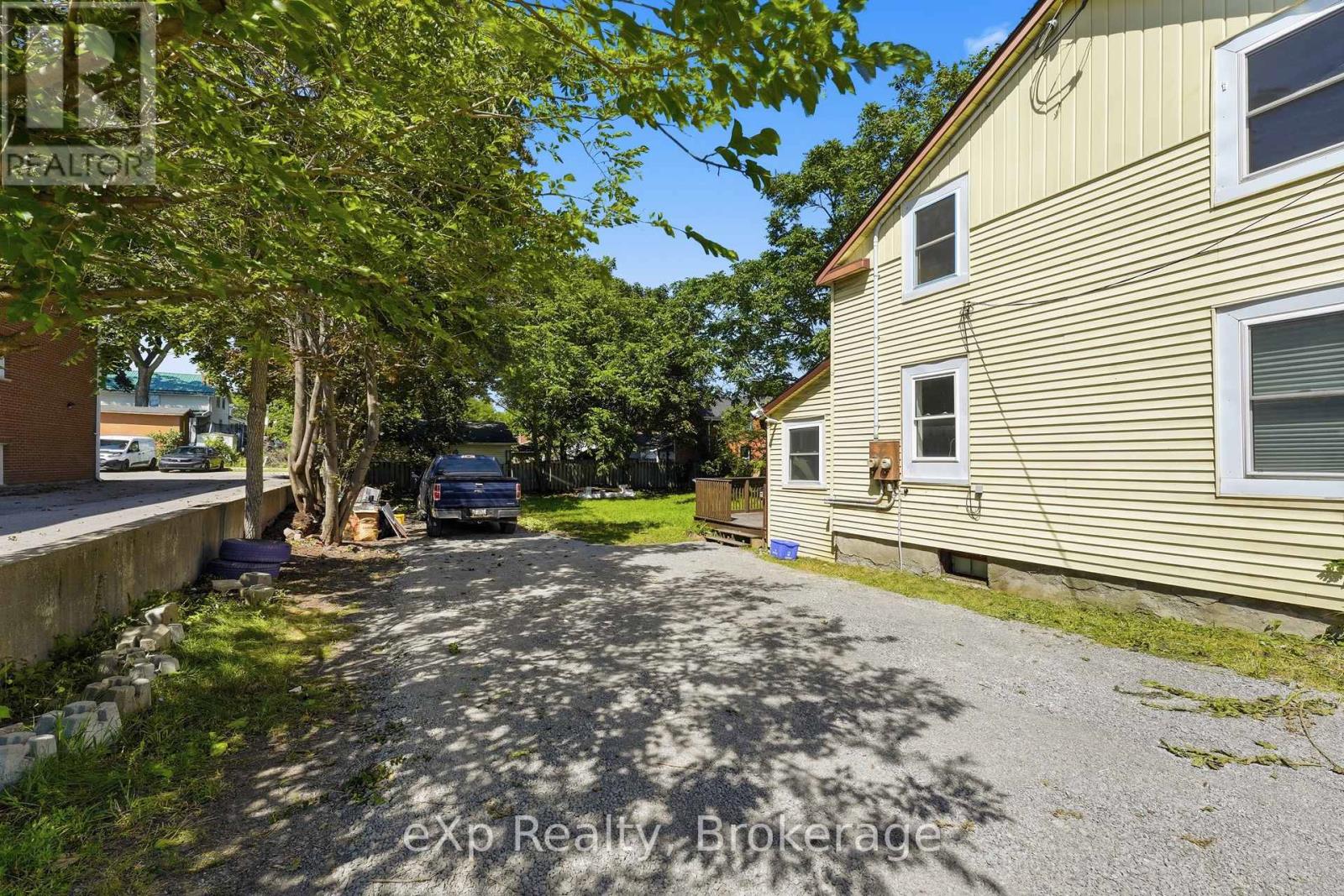 188 Dundas Street W Property Photo 2