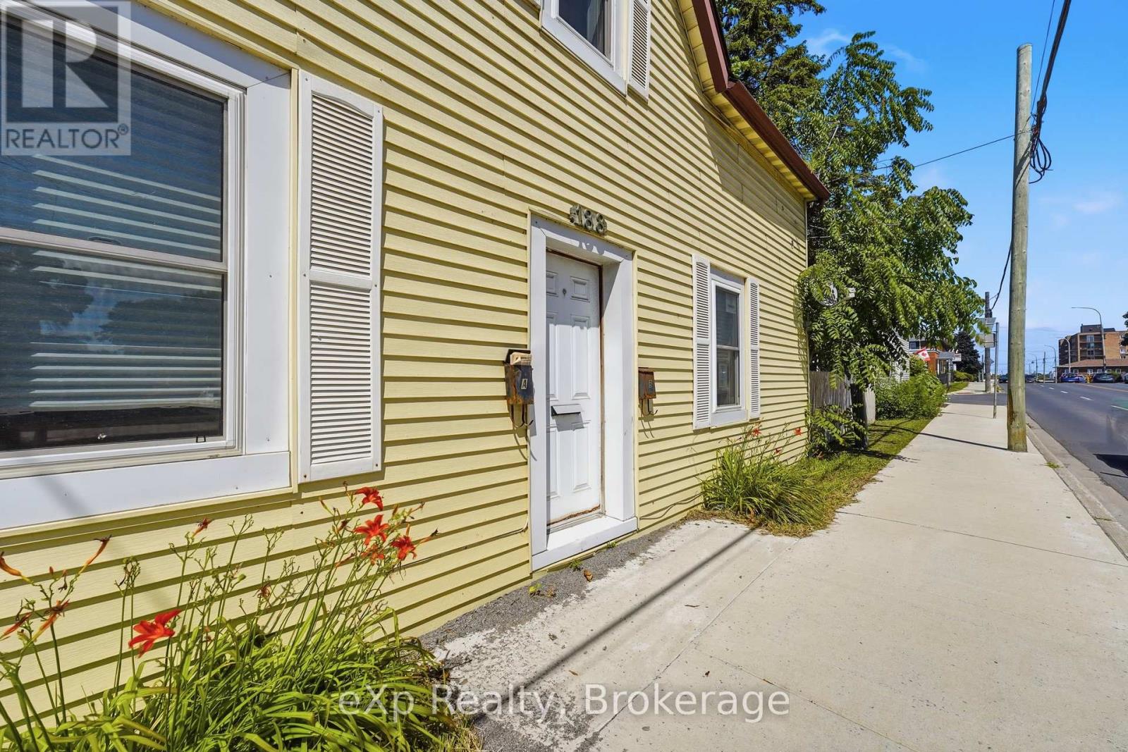 188 Dundas Street W Property Photo 3