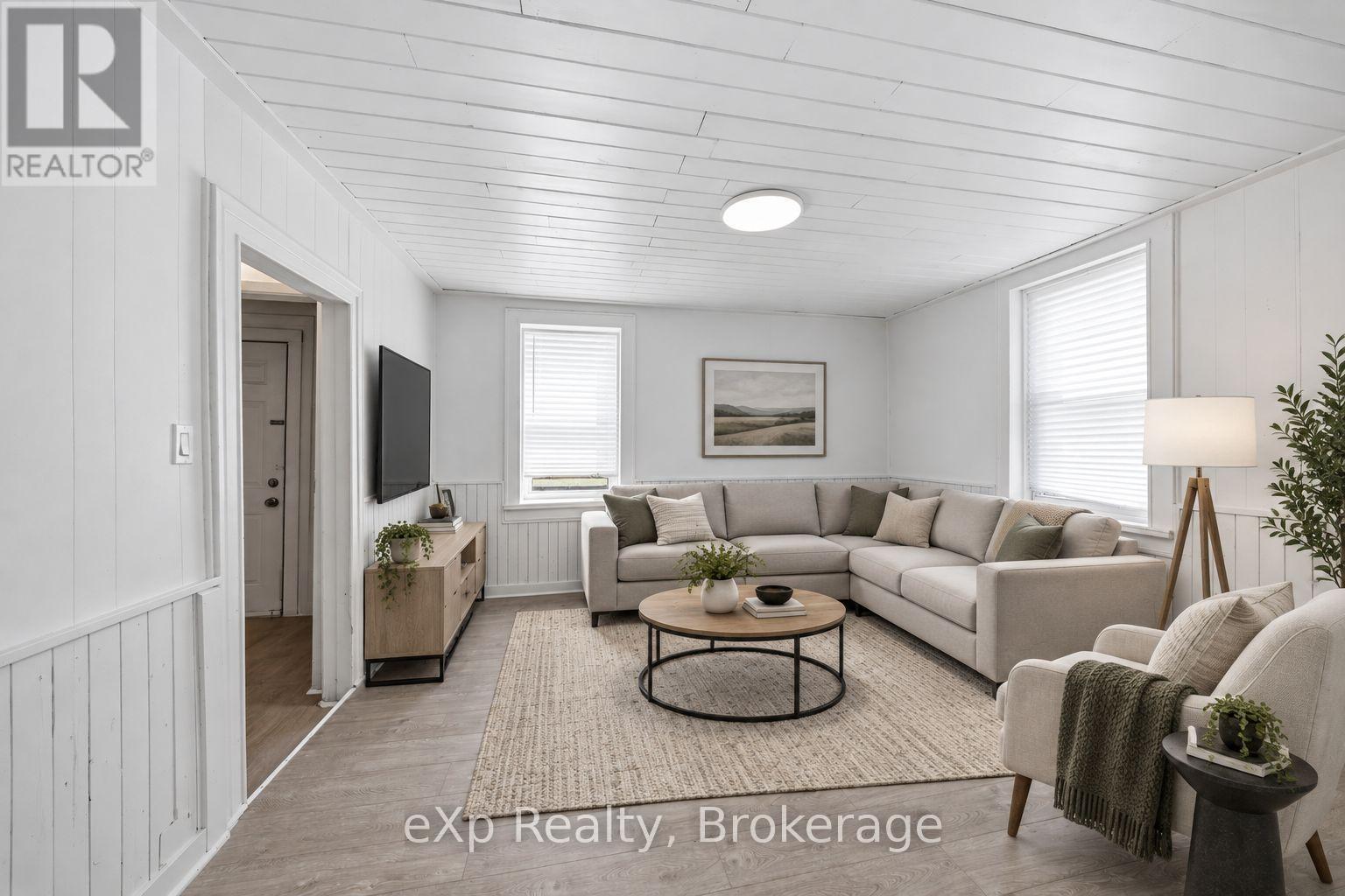 188 Dundas Street W Property Photo 4