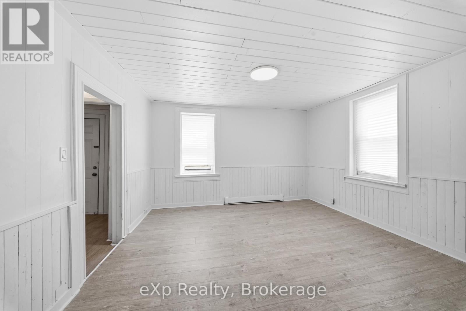 188 Dundas Street W Property Photo 5