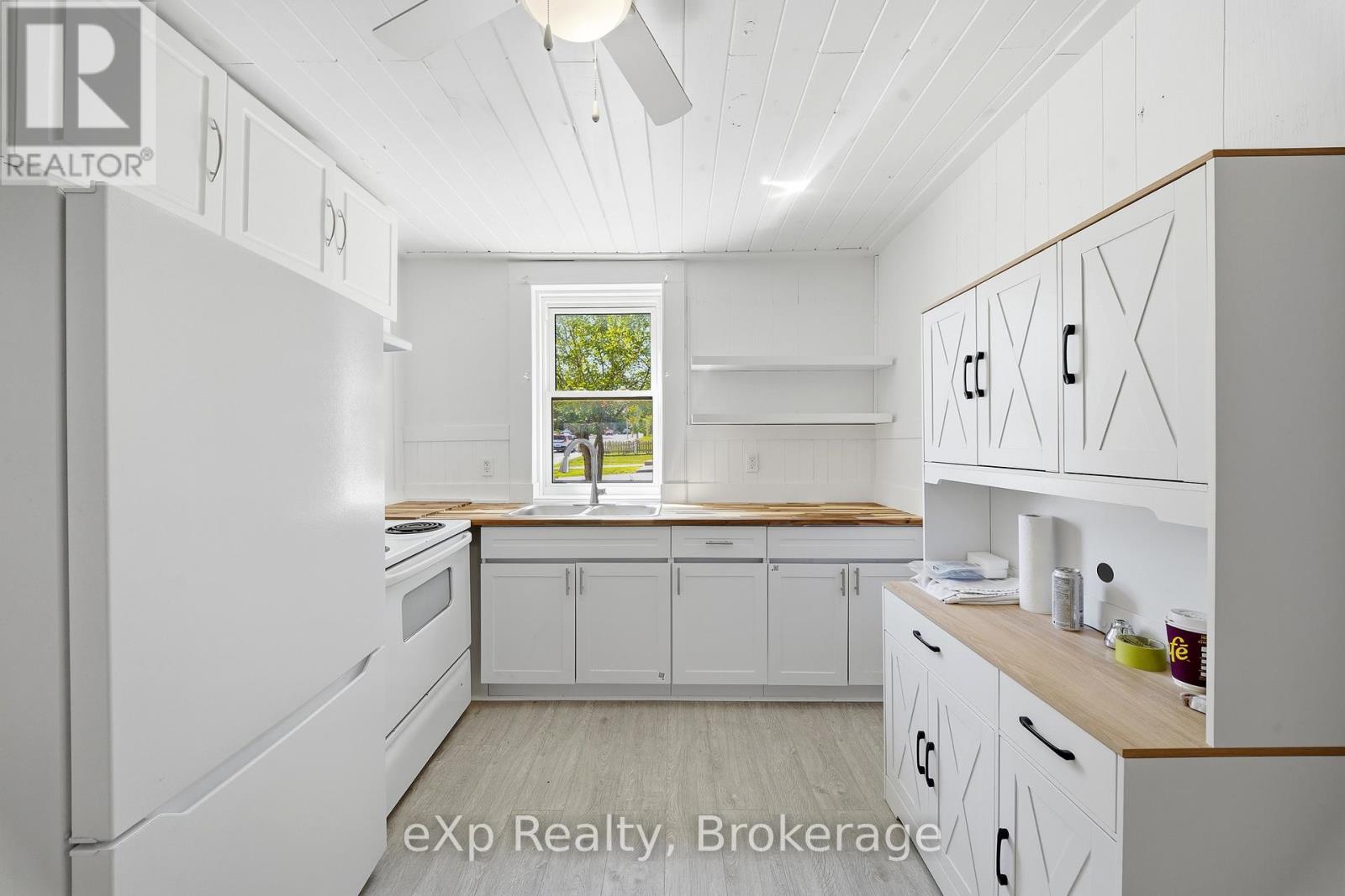 188 Dundas Street W Property Photo 6