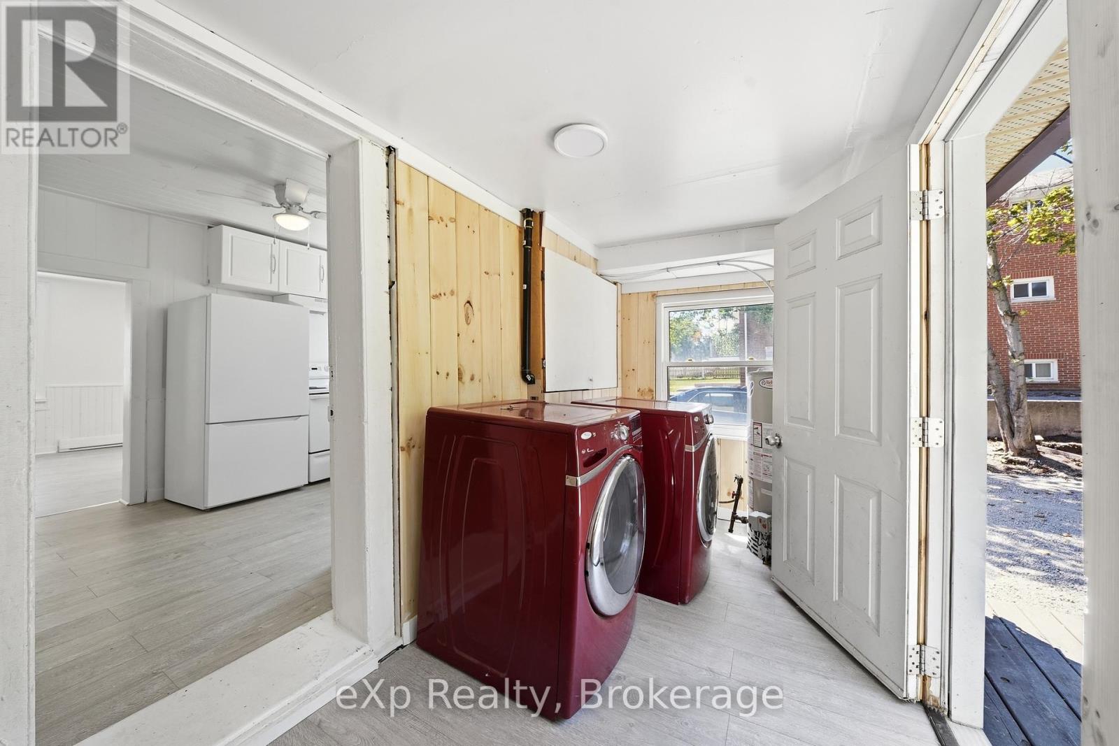 188 Dundas Street W Property Photo 9