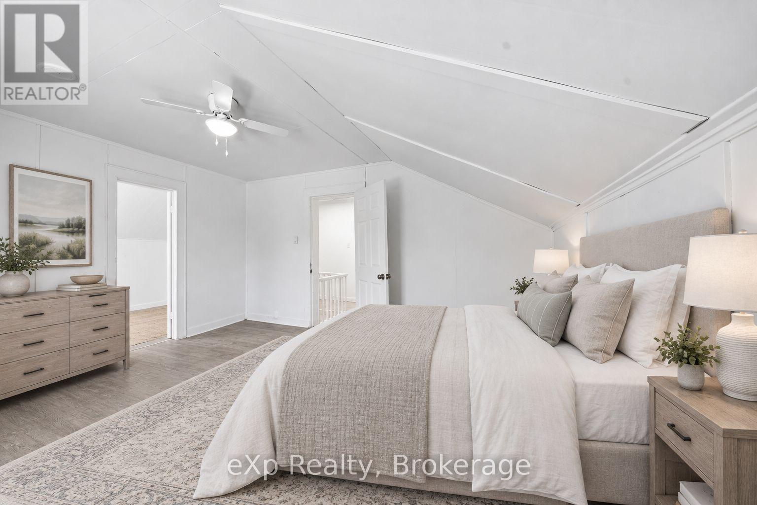 188 Dundas Street W Property Photo 12