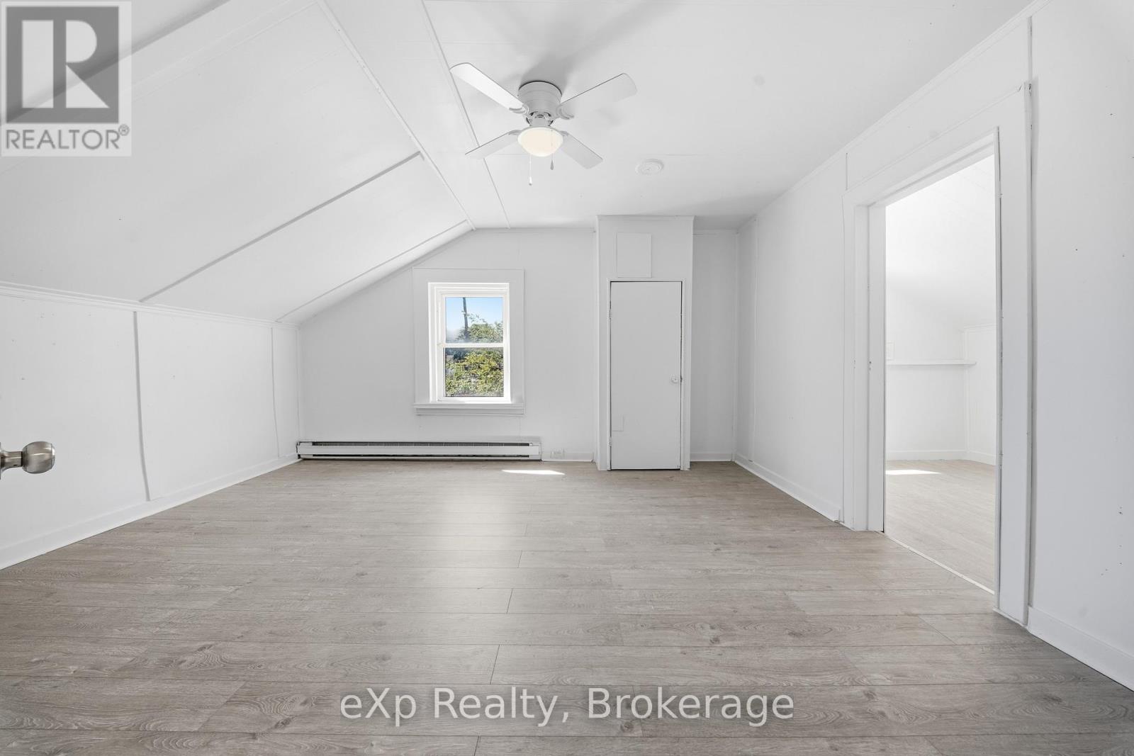188 Dundas Street W Property Photo 13