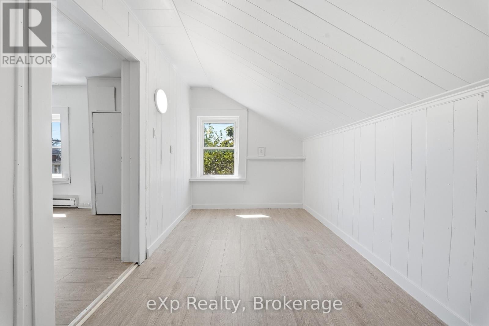 188 Dundas Street W Property Photo 15