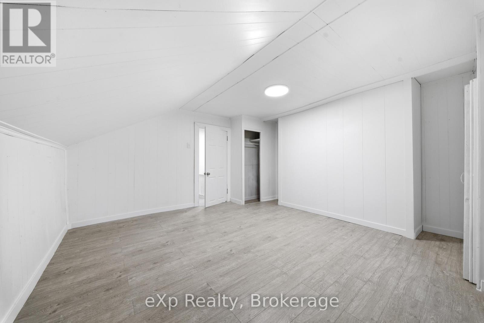 188 Dundas Street W Property Photo 17