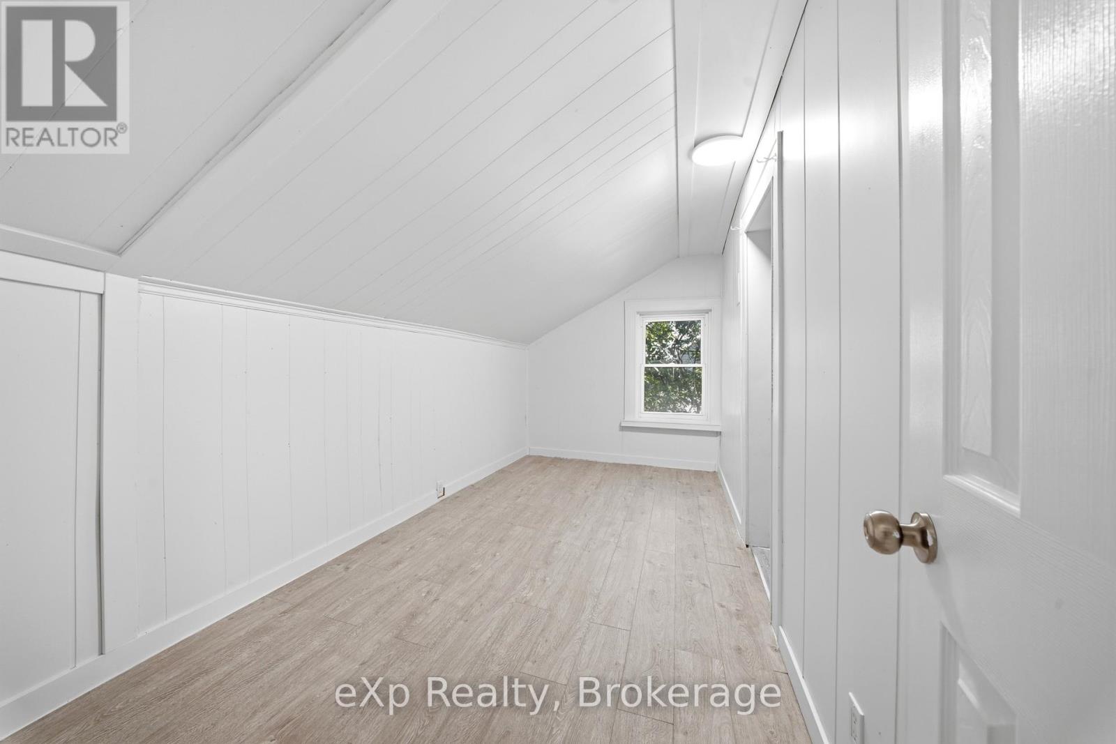 188 Dundas Street W Property Photo 19