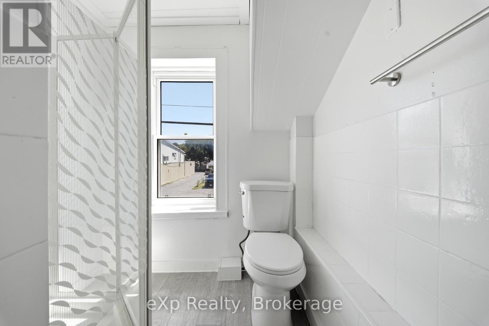 188 Dundas Street W Property Photo 20