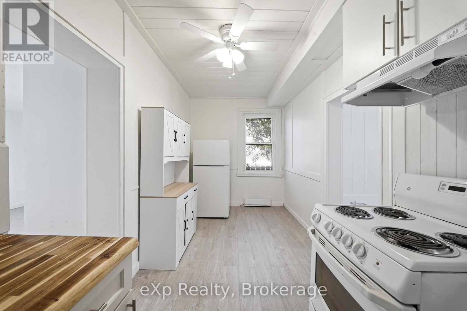 188 Dundas Street W Property Photo 28