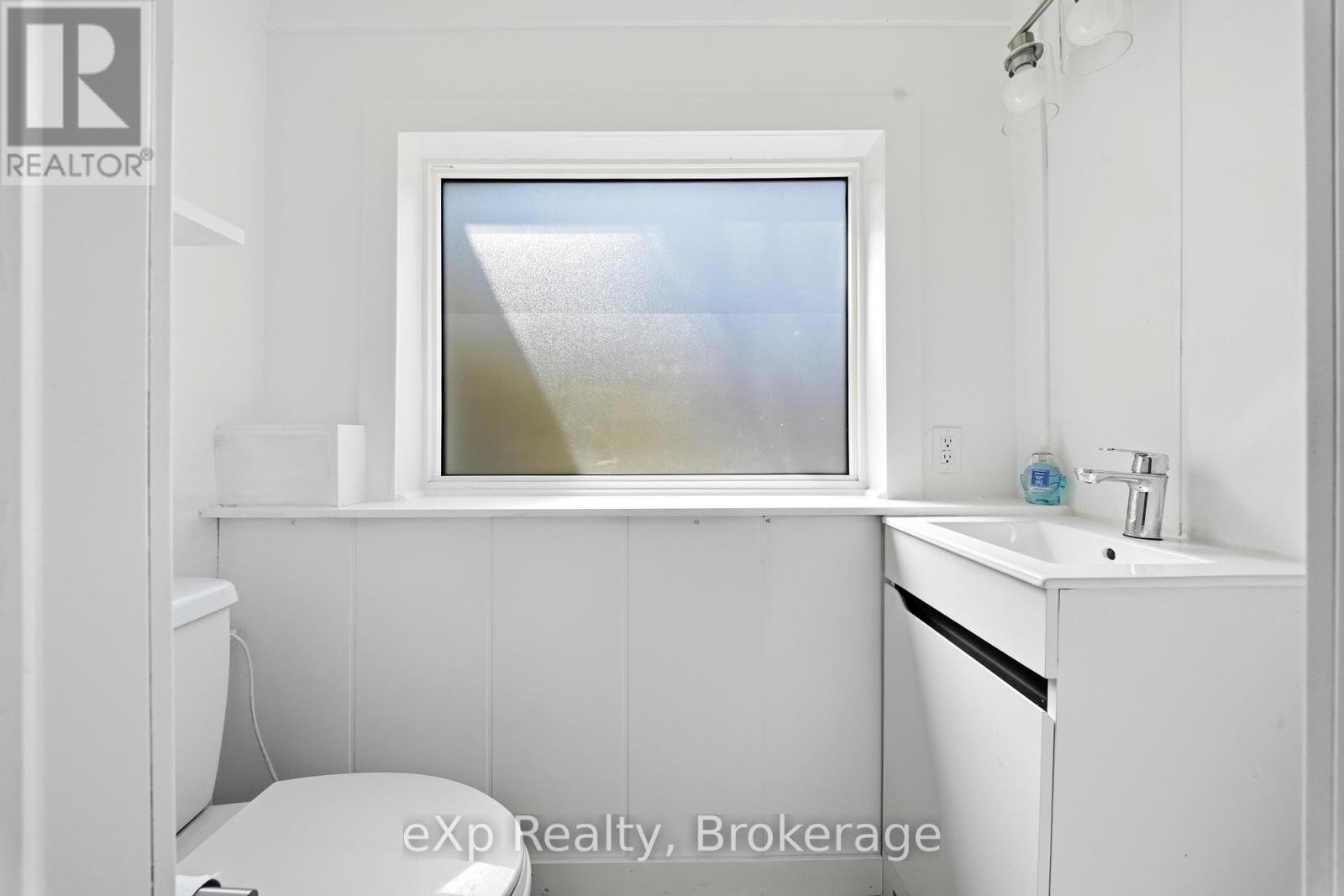 188 Dundas Street W Property Photo 30