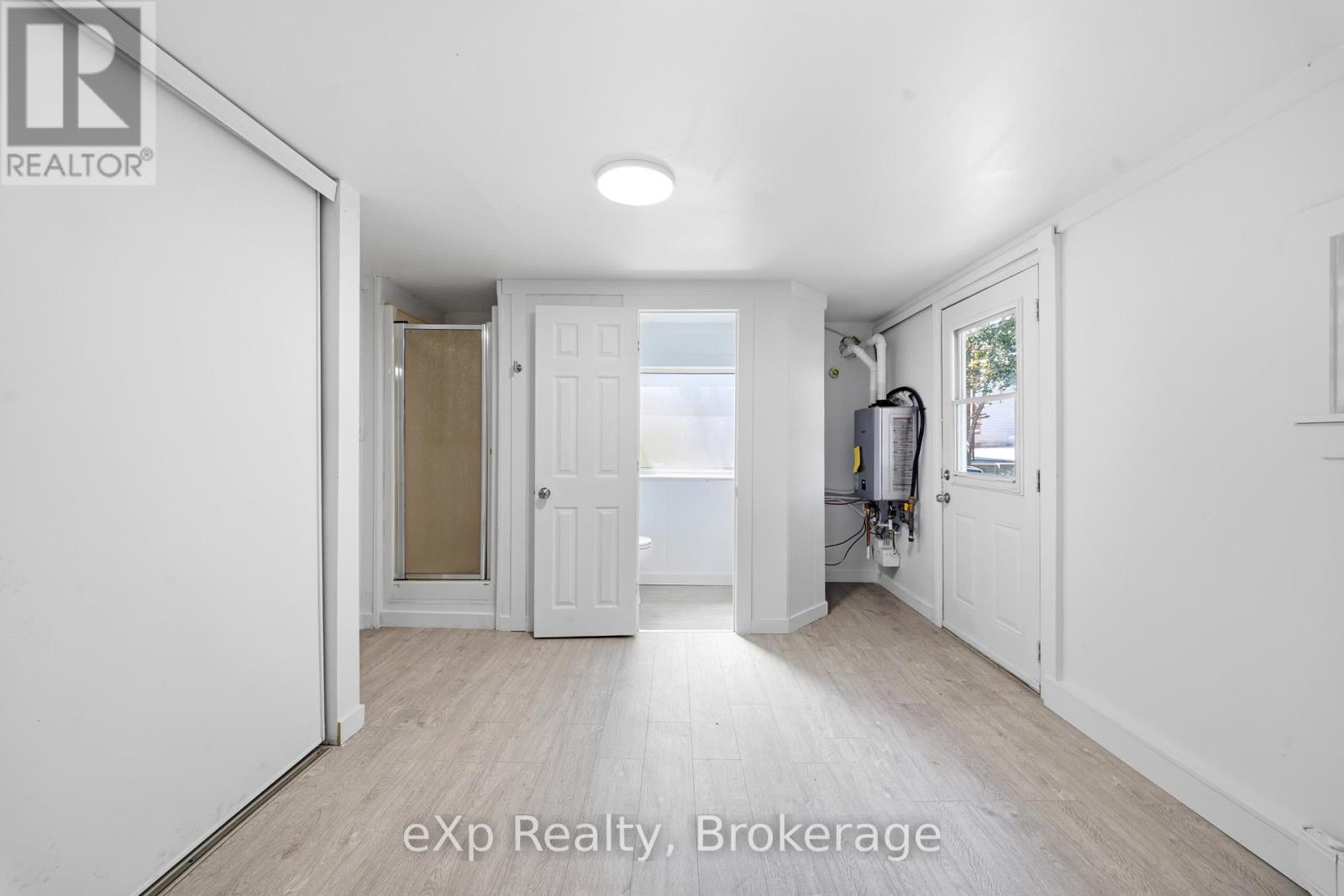 188 Dundas Street W Property Photo 31