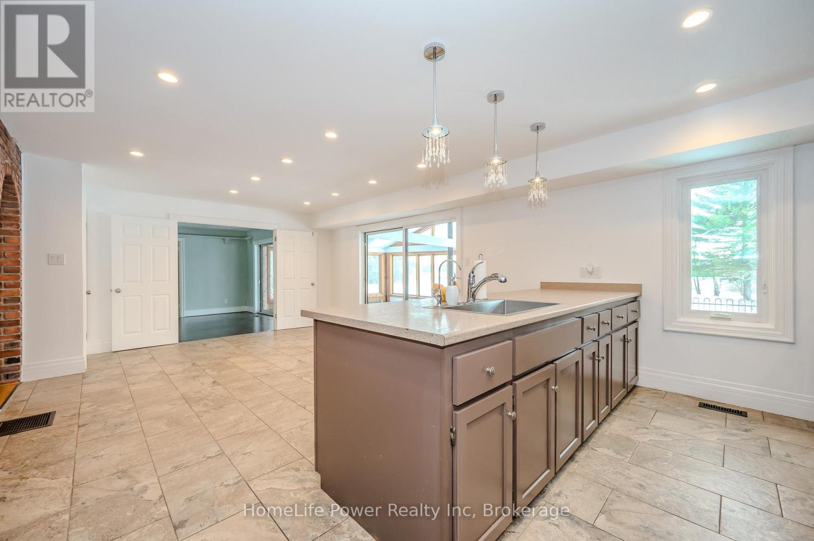 4290 Victoria Road S Property Photo 12