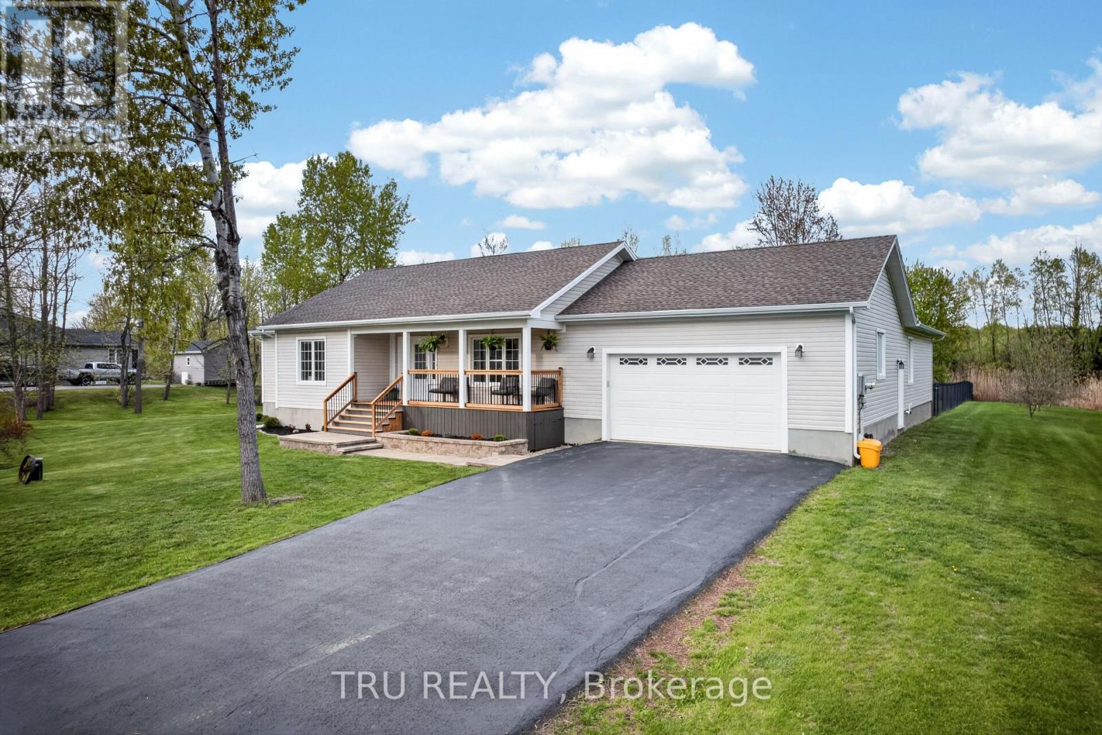 52 Kimberly Avenue Property Photo 1
