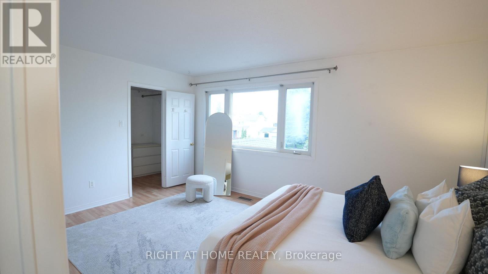 672 Farmbrook Crescent Property Photo 18