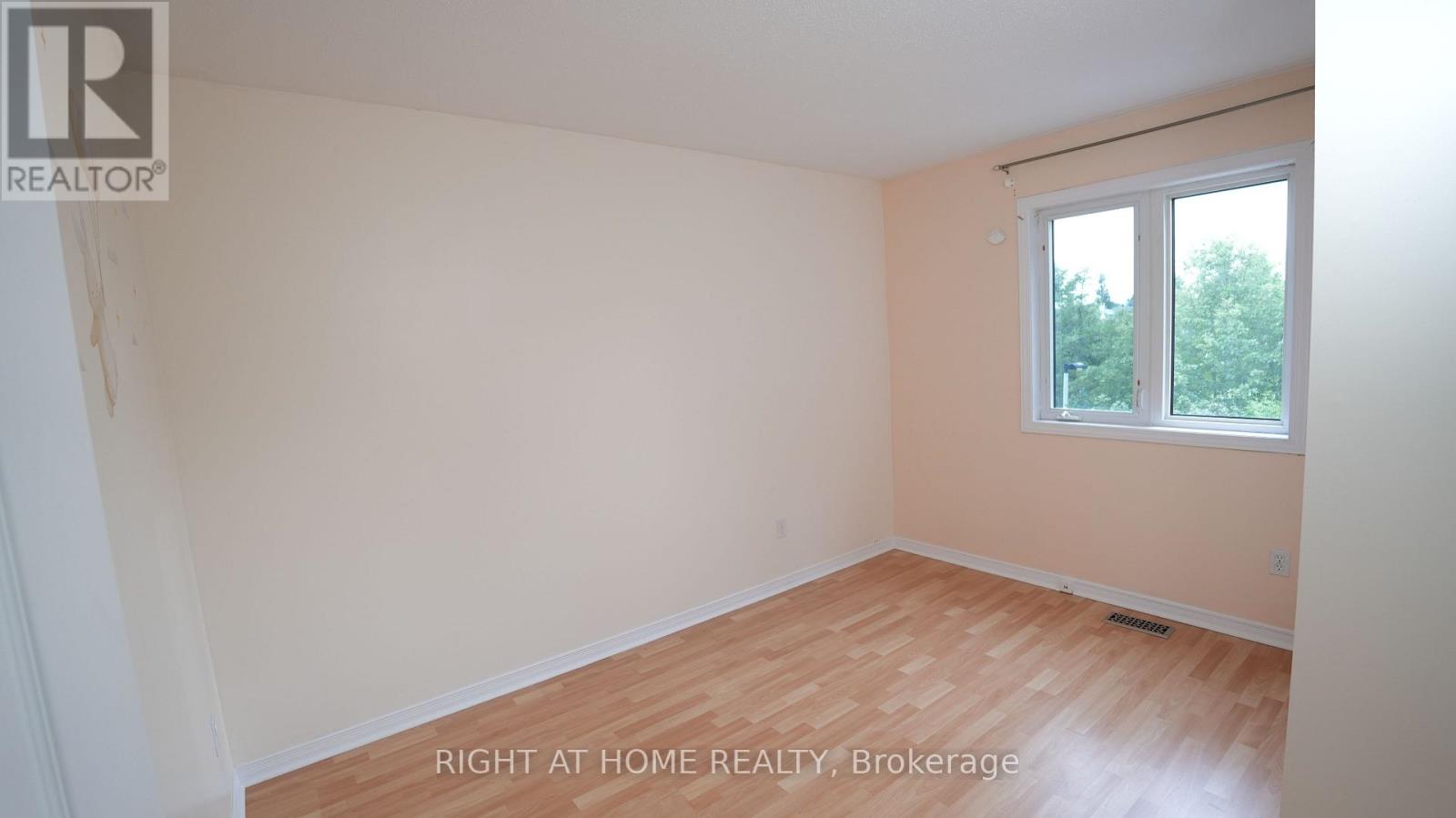 672 Farmbrook Crescent Property Photo 20