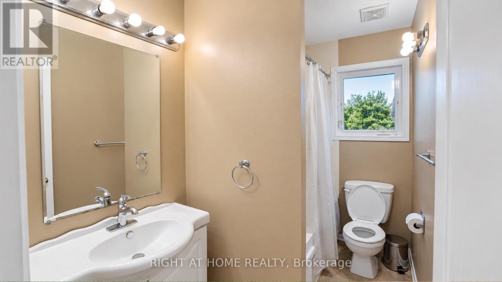672 Farmbrook Crescent Property Photo 22